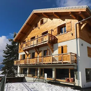 Mia - La Terrasse De Verchaix